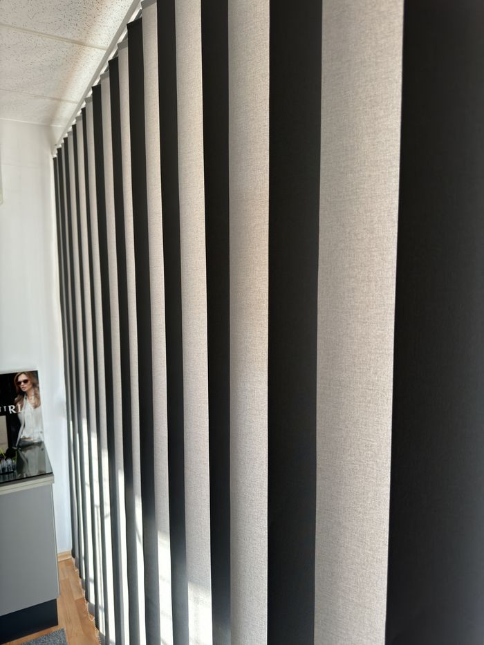 jaluzele verticale semiopace