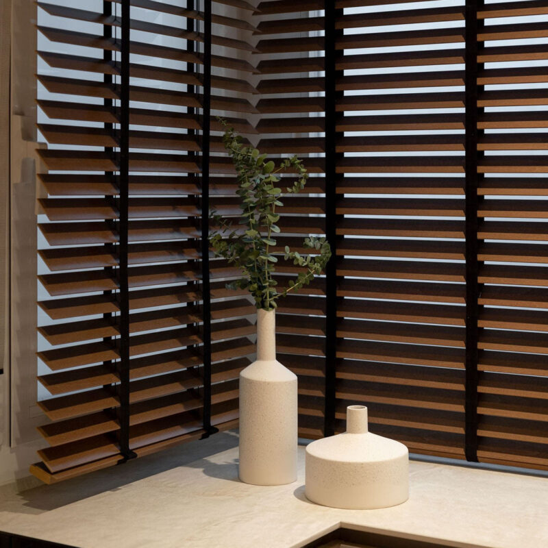 Jaluze orizontale din lemn