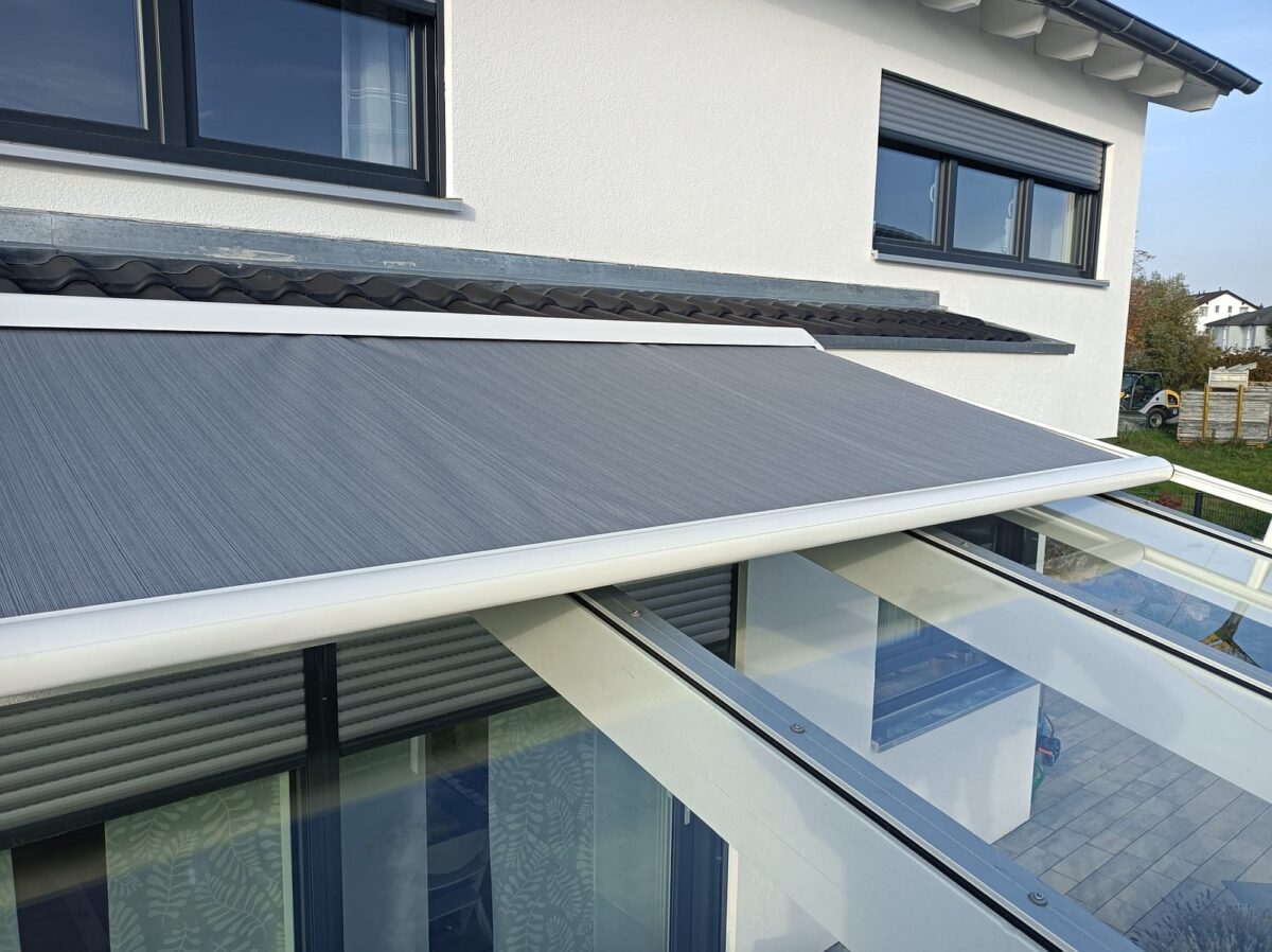 Umbrire cu acoperiș din sticlă